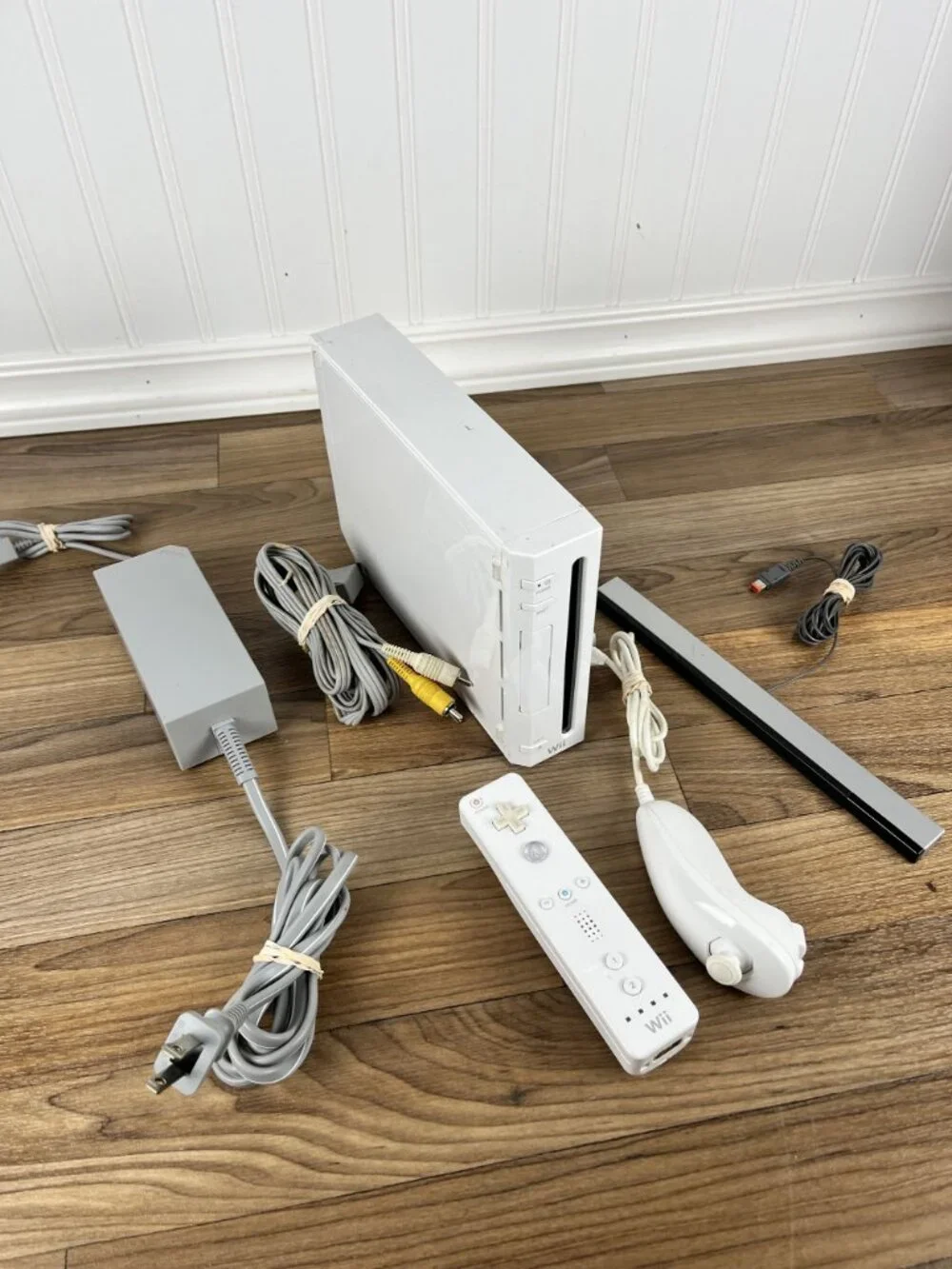 Nintendo Wii Backwards GameCube Compatible Console RVL-001 OEM LOT W REMOTE READ